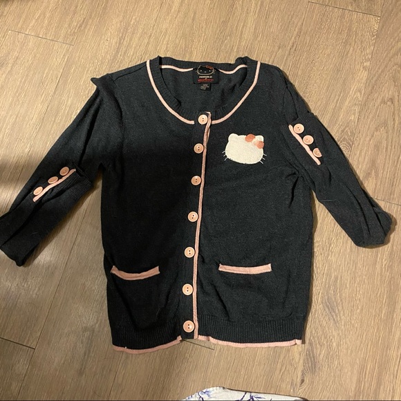 Forever 21 Grey Pink cardigan Hello Kitty, as modeled by Kendall Jenner - Picture 2 of 5